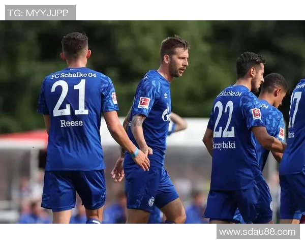 沙尔克险胜连胜五轮，德甲序曲震撼开启