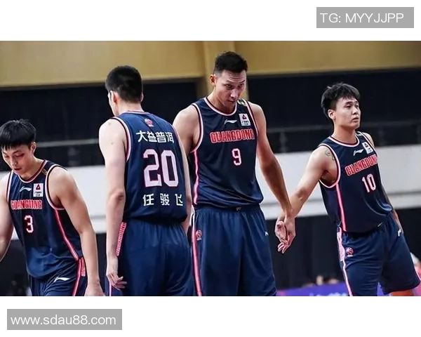 易建联领衔广东宏远主场大胜山东英达