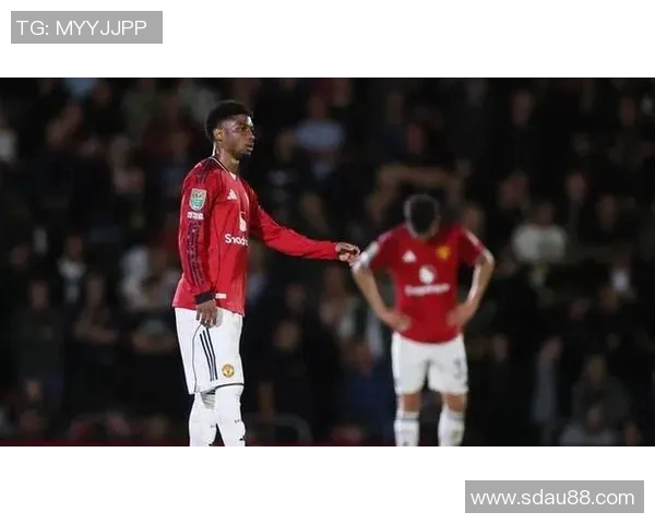 曼联遭主场一球惜败，三连败危机重重：红魔能否重回巅峰？