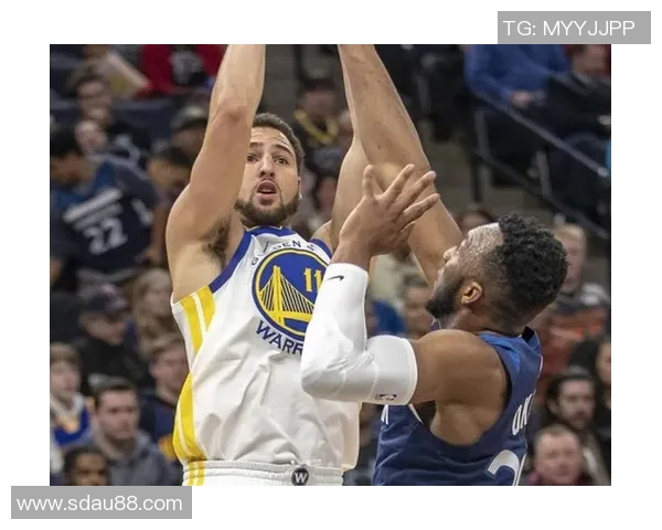 勇士与雷霆激战正酣1月19日精彩对决引发球迷热议