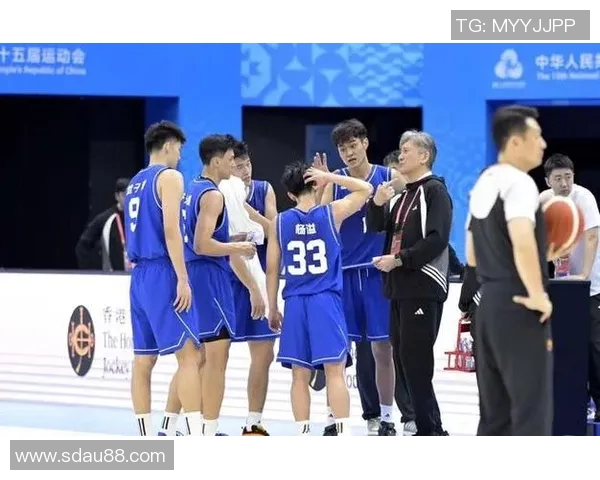 广东与山东篮球赛激战正酣谁能在这场对决中笑到最后