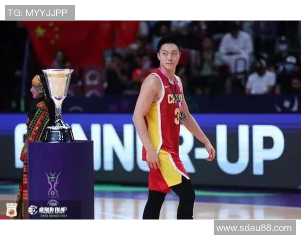 胡明轩的篮球之路：从青涩少年到国家队核心的成长历程与辉煌成就