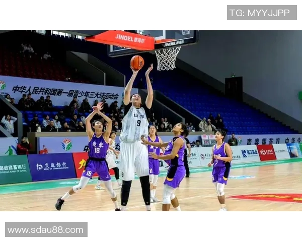 山东女篮与江苏女篮巅峰对决谁能在赛场上笑到最后