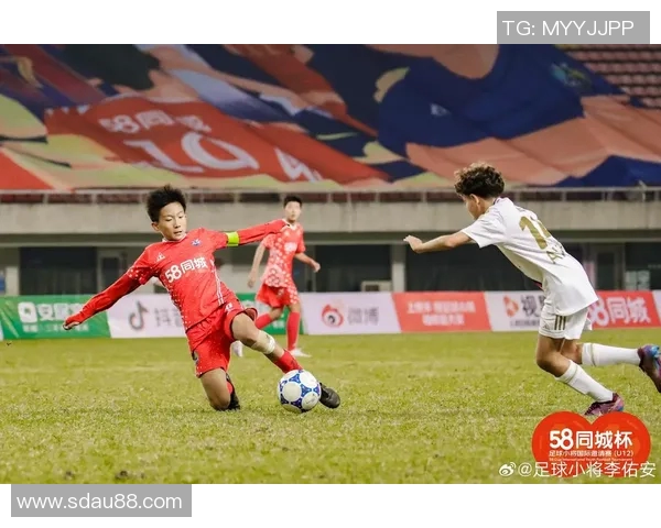 延边富德与内蒙古球队的激烈对决展现足球魅力与团队精神