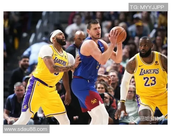 科比领衔湖人对决掘金的经典战役回顾与精彩瞬间分析